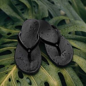 OluKai Ho’opio Sandals